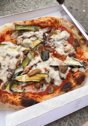 “Atlas” pizza with blue cheeze, mushrooms, radicchio, zucchini.  at Pizzeria L'Angelo in Venice
