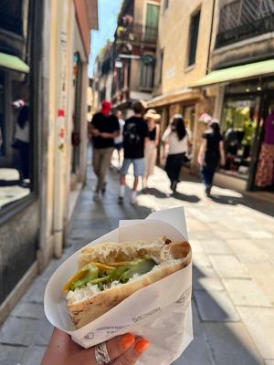 Recommend - good for vegans, affordable 😻🍕 at Pizzeria L'Angelo in Venice