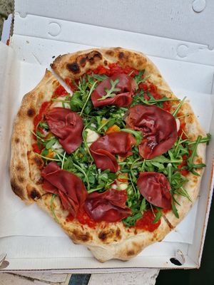 Vegan pizza with ham and blue cheese at Pizzeria L'Angelo in Venice