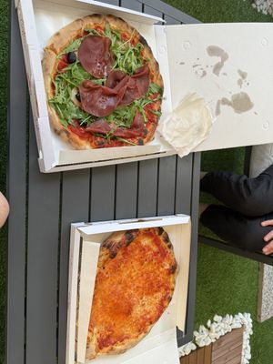 Vegan pizza on the left and vegetarian on the rightt  at Pizzeria L'Angelo in Venice