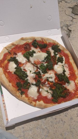 Vegan pizza with ham, cheese and spinach at Pizzeria L'Angelo in Venice