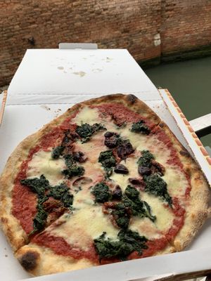 The “Vega” vegan Pizza at Pizzeria L'Angelo in Venice
