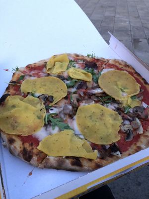 Sirio vegan pizza at Pizzeria L'Angelo in Venice