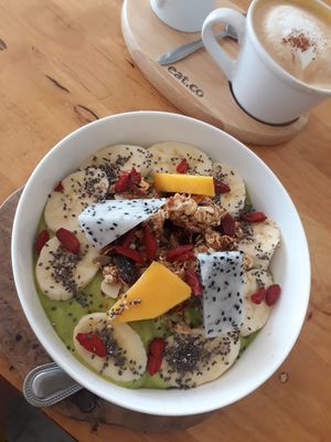 Green smoothie bowl at Eat.Co Brunchrie in Koh Phangan