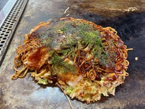 Step3　Sprinkle with green seaweed and top with red ginger if you like. at Okonomiyaki FUJI in Takehara
