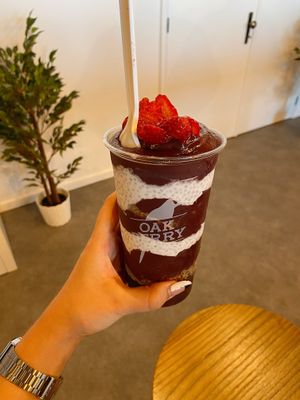 Bowl - the oak - 720ml - 13,50€ - toppings: morangos, chia e granola. at Oakberry in Funchal