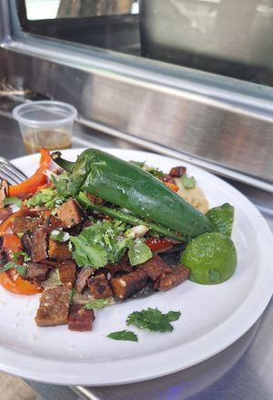 ¡Xoco alambre! 😛🤯❤️👌🏻

Así vamos a mitad de #Veganuary 🌱🙌🏻 at No Suaperro in Mexico City