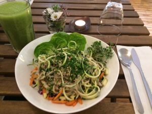 banana&kale smoothie and italian makaroni with cashewsauce at Rawcha in Prague