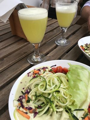 zucchini spaghetti with indian spice sauce and fresh lemonade at Rawcha in Prague