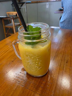 Mango Lassi mit veganem Joghurt at Biang Biang Noodles in Hamburg