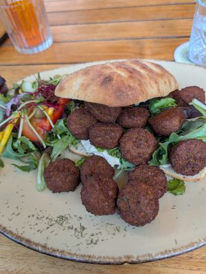 Flatbread falafel at De Griffel Ameland in Ameland
