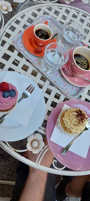 Vegan Berry and Maracuja Cupcakes at CupCakes Wien in Vienna