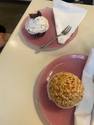 Vegan stracciatella and caramel at CupCakes Wien in Vienna