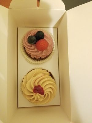 Vegan + gluten-free cupcakes (berry & peanut butter) at CupCakes Wien in Vienna