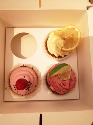 Zitrone, Himbeer und Brombeercupcake - take away at CupCakes Wien in Vienna
