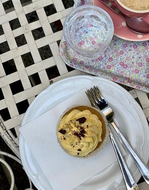 Sitting in the calm garden at CupCakes Wien in Vienna