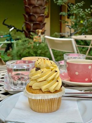 Maracuja-vanilla cupcake at CupCakes Wien in Vienna