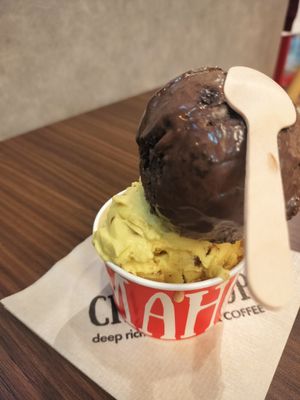 Conyac chocolate and Tarmelic soy banana at Cremahop  in Tokyo