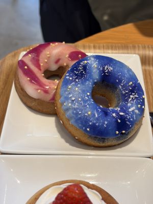 Strawberry and mint galaxy donuts   at Vee Sweets CAFE in Yokohama