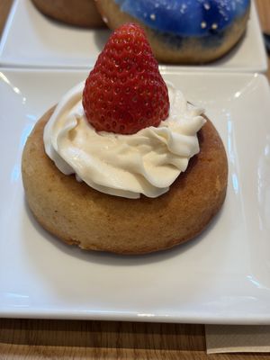 Strawberry shortcake   at Vee Sweets CAFE in Yokohama