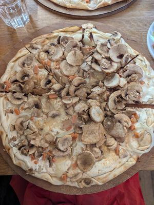 Vegan flatbread at L'Alsacien Lyon - Bar à Flammekueche in Lyon