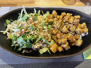 Mixed noodles (24) with vegan chicken  at Onkel Ha Vegan in Muelheim-kaerlich