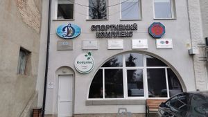 A hidden gem, Located on the ground floor in the Dynamo Gym complex, opposite the Rhombus hotel. Warm and welcoming cosy cafe. A short walk to the river for a nice refreshing view  at Roslynka in Lutsk