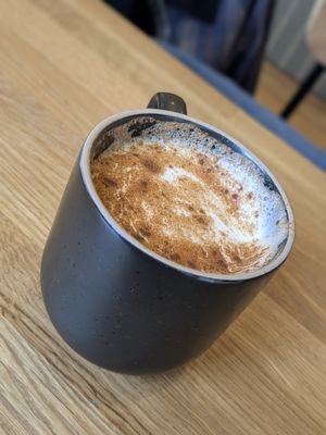 Chai latte avena 3.4 € at La Gente Café in Oviedo