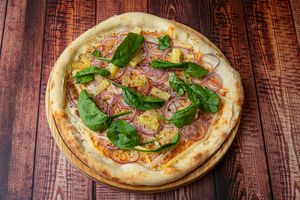 - Nutrição -
Molho de tomate, mozzarella vegan, espargos, cebola roxa, ananás, orégãos, espinafres, sumo de limão. at  Solo Pizza in Maia