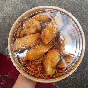 Lemon chkn bowl with noodles at Vegie Bowl Express in Boronia