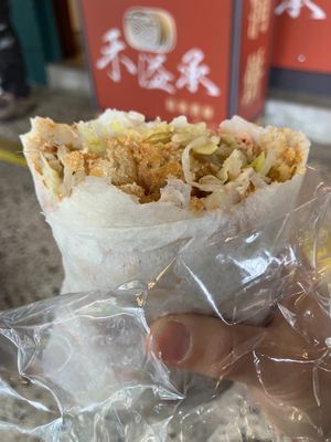 Crispy ribs popiah at Pan's Popiah - 禾溢承精緻潤餅 in Taipei