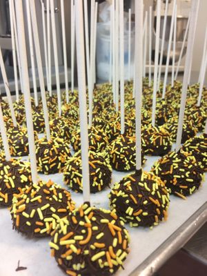 vegan & gf fall themed cake pops at Dee's One Smart Cookie in Glastonbury