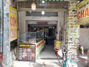 Looking in at Hoàng Kim Chay in Ho Chi Minh City