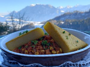 Chili sin Carne mit gebratenen Polentaecken at Berggasthof Hocheck in Oberaudorf
