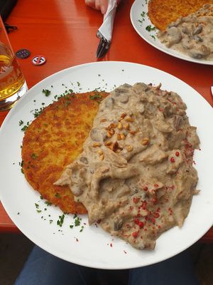 Zürcher Geschnetzeltes (Sauce tasted creamy, full of flavour and just perfect, all of it 🥰) at Berggasthof Hocheck in Oberaudorf