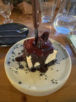   at Fysarmónika Mezedopoteíon in Athens