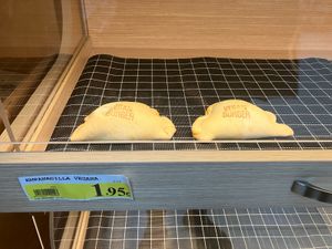 Vegan pasties that say "VEGAN BURGER" on them at Supermercado Unide Punta del Hidalgo in Tenerife