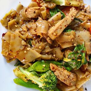 Pad see Ew with NEW Vegan Chick’n  at Araya's Place in Los Angeles