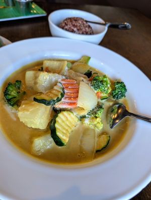 Yellow Curry at Araya's Place in Los Angeles