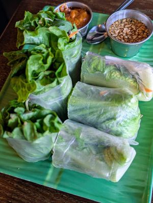 Fresh rolls without the tofu at Araya's Place in Los Angeles