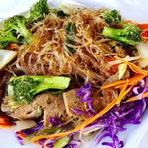 Pad woon sen with Seitan at Araya's Place in Los Angeles