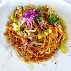 Pad woon sen at Araya's Place in Los Angeles