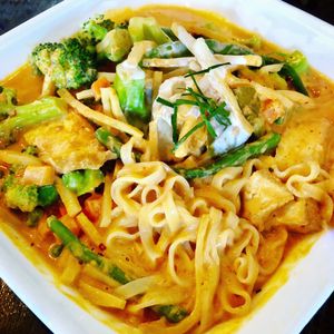 Curry Noodle Soup at Araya's Place in Los Angeles