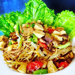 Crispy Som Tum Salad - SPICY DELICIOUS  at Araya's Place in Los Angeles