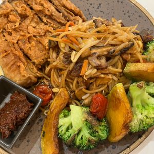 Mamak noodles with fried "chicken" patty at Sin Wu Vegetarian - 星嫵蔬 in Taipei