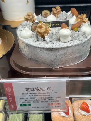 Black sesame mousse cake at Ijysheng Nanxi in Taipei