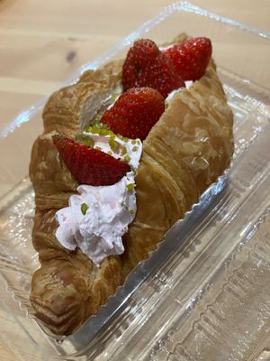 Strawberry croissant at Ijysheng Nanxi in Taipei