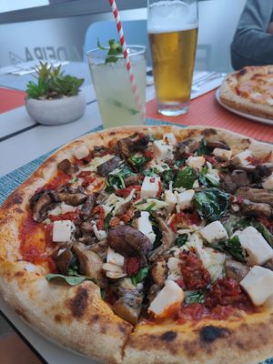 Vegan pizza with extra mushrooms at Alforno Madeira in Machico