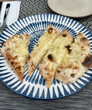 Veganes Käse Knoblauch Pizzabrot  at Alforno Madeira in Machico