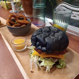 Gorilla burger at JUNGA in Toulouse